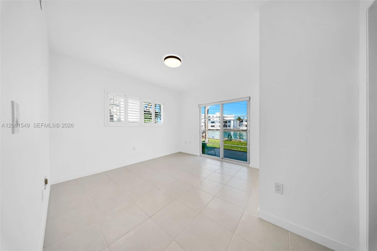 6905 Bay Dr, Unit 16, Miami Beach, FL 33141 Photo