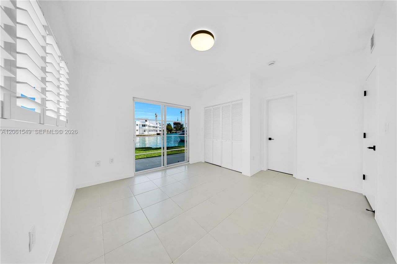 6905 Bay Dr, Unit 16, Miami Beach, FL 33141 Photo