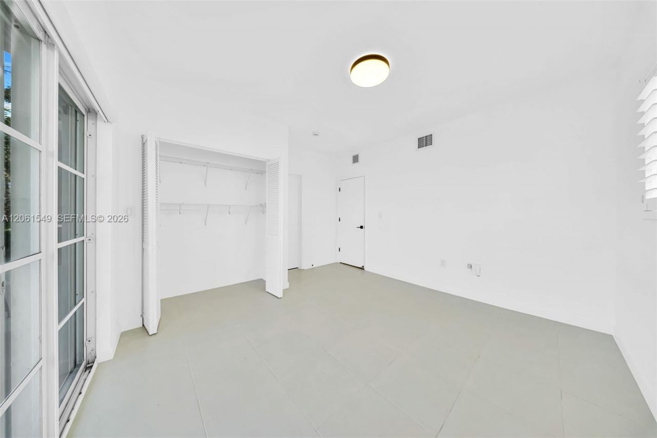 6905 Bay Dr, Unit 16, Miami Beach, FL 33141 Photo