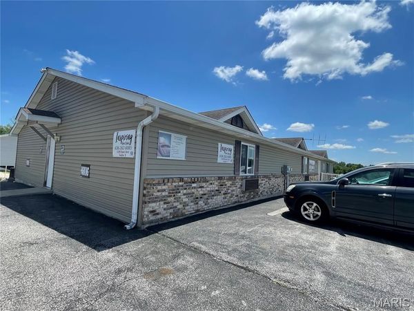 120 E Avenue, Winfield, MO 63389
