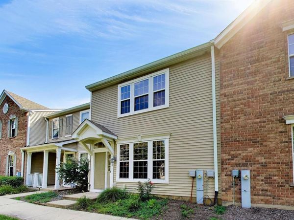 131 Springbrook Trail S, Oswego, IL 60543