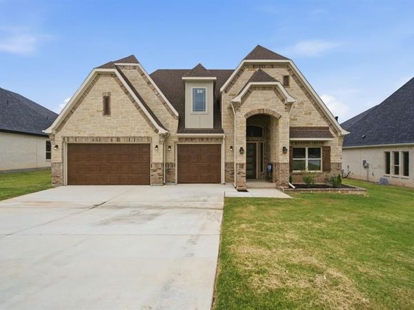 676 Jennings Lane , Azle, TX 76020