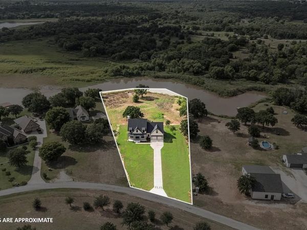 192 Lago Lane, Nocona, TX 76255