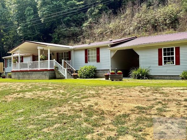 1436 Steels Hollow Rd, Hanover, WV 24839