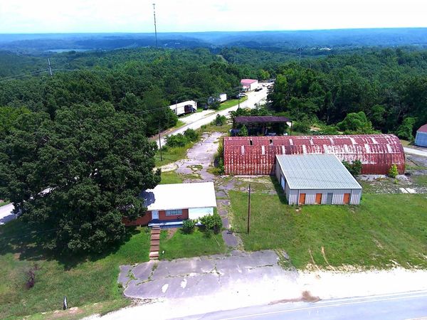 204 LICK CREEK RD, Linden, TN 37096