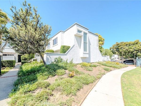 18535 Mayall Street, Unit J, Northridge, CA 91324