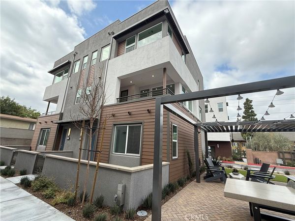 693 S Lyon Street, Santa Ana, CA 92705
