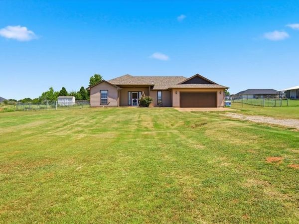 1301 Hillside Terrace, Blanchard, OK 73010