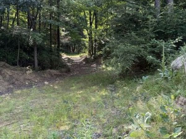 293 Warren Rd, Brimfield, MA 01010