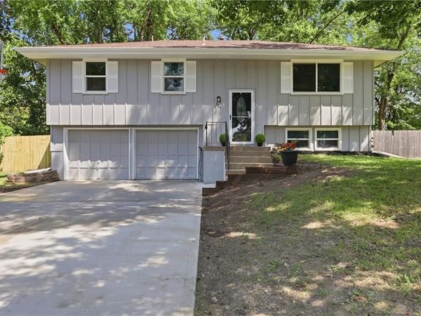 504 SW Persels Road, Lee's Summit, MO 64081