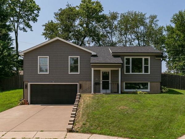 101 24th Avenue Court , Moline, IL 61265