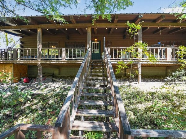 648 BLUFFCREEK RD, Leakey, TX 78873