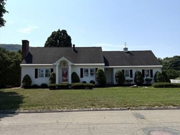 6 Gross Ln, Easthampton, MA 01027