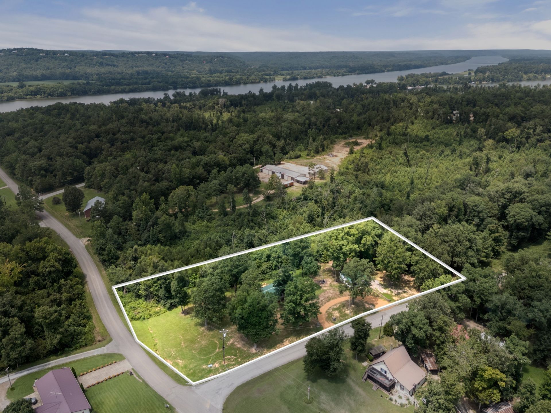 33 Lower Roans Creek Rd , Linden, TN 37096 Main Photo