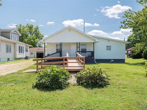 106 W Henry Street, Gillespie, IL 62033