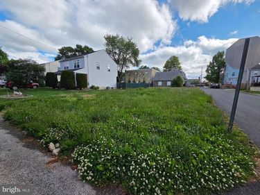 1002 HUNTER LANE, SWARTHMORE, PA 19081