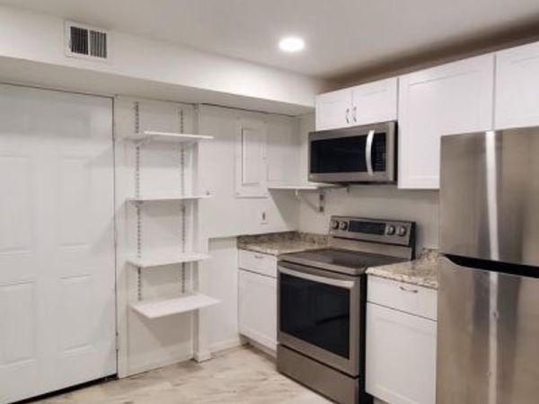 908 N YORK ROAD , STERLING, VA 20164