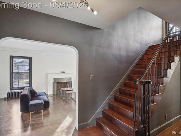 276 Lewiston Road , Grosse Pointe Farms, MI 48236