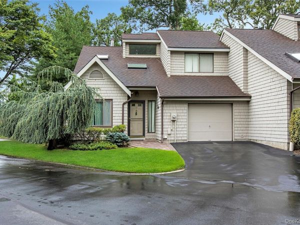 11 Rose Court , East Islip, NY 11730