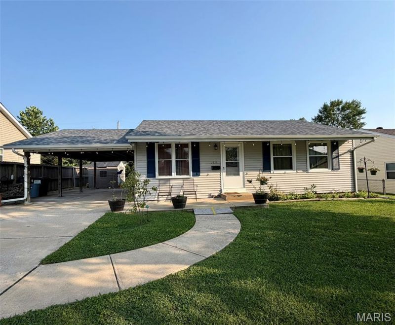 2550 Bonniebrook Drive, Maryland Heights, MO 63043 Main Photo