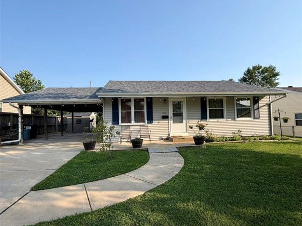 2550 Bonniebrook Drive, Maryland Heights, MO 63043