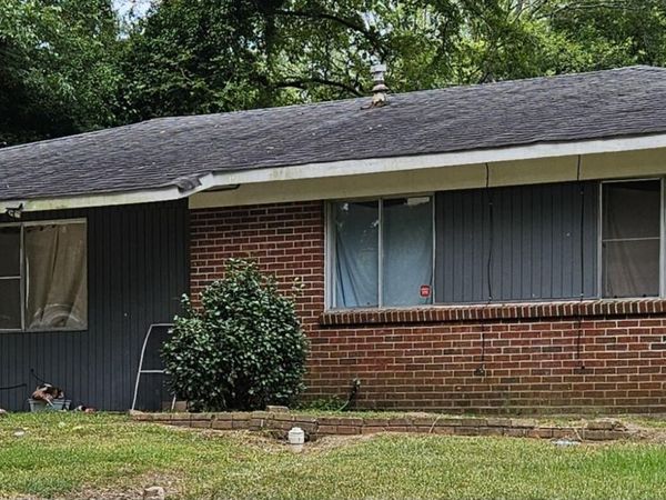 415 Queen Theresa Lane, Jackson, MS 39209