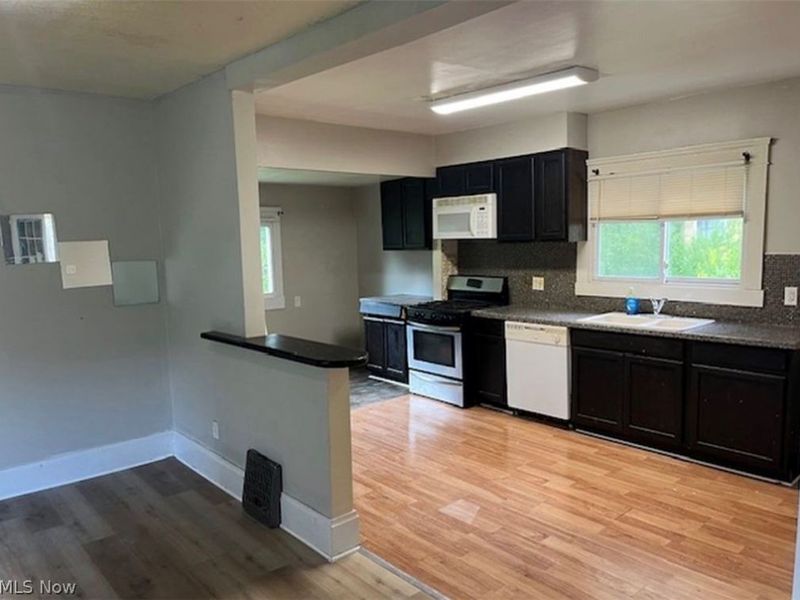 844 Sumner Street, Akron, OH 44311 Photo 2