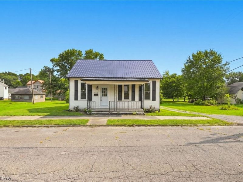 520 Foster Avenue, Cambridge, OH 43725 Photo 1