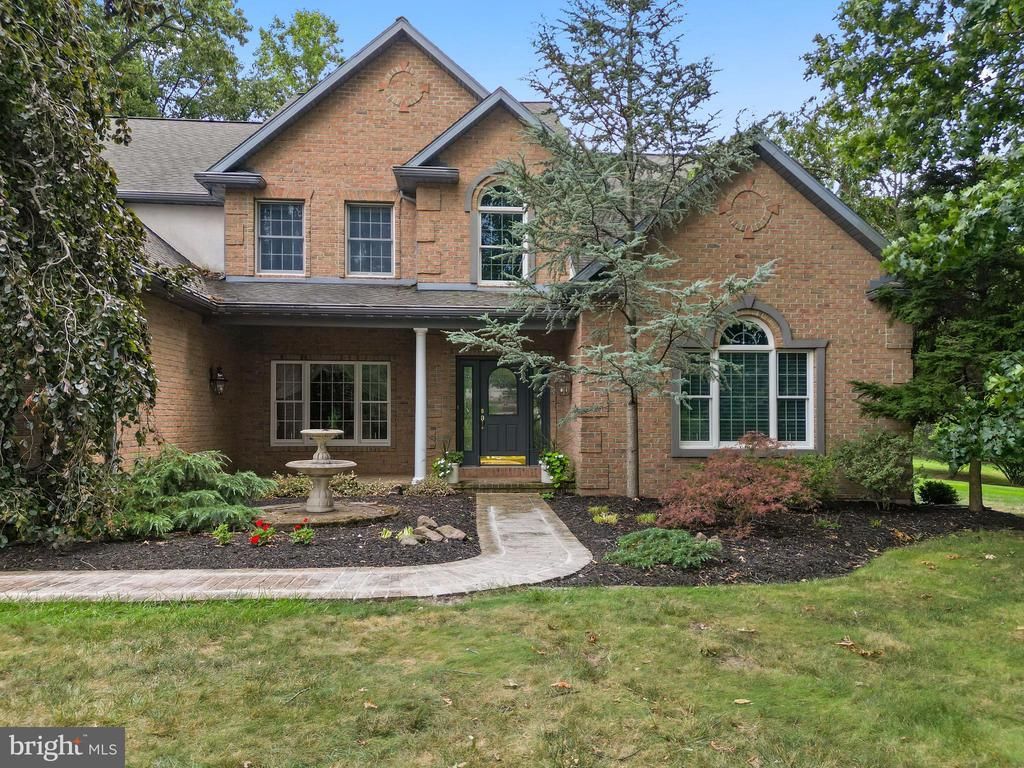5 HOLLY LANE, MOHNTON, PA 19540