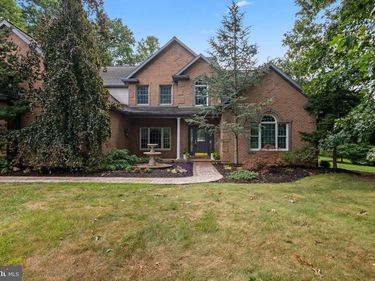 5 HOLLY LANE, MOHNTON, PA 19540