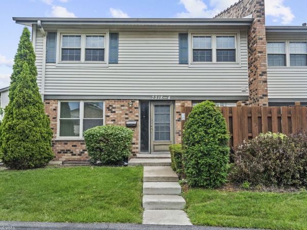 7318 Winthrop Way , Unit 4, Downers Grove, IL 60516