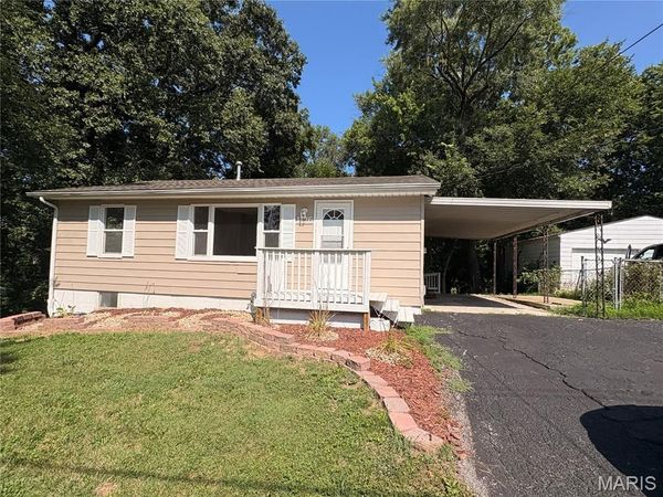 1126 East Drive , Cottage Hills, IL 62018