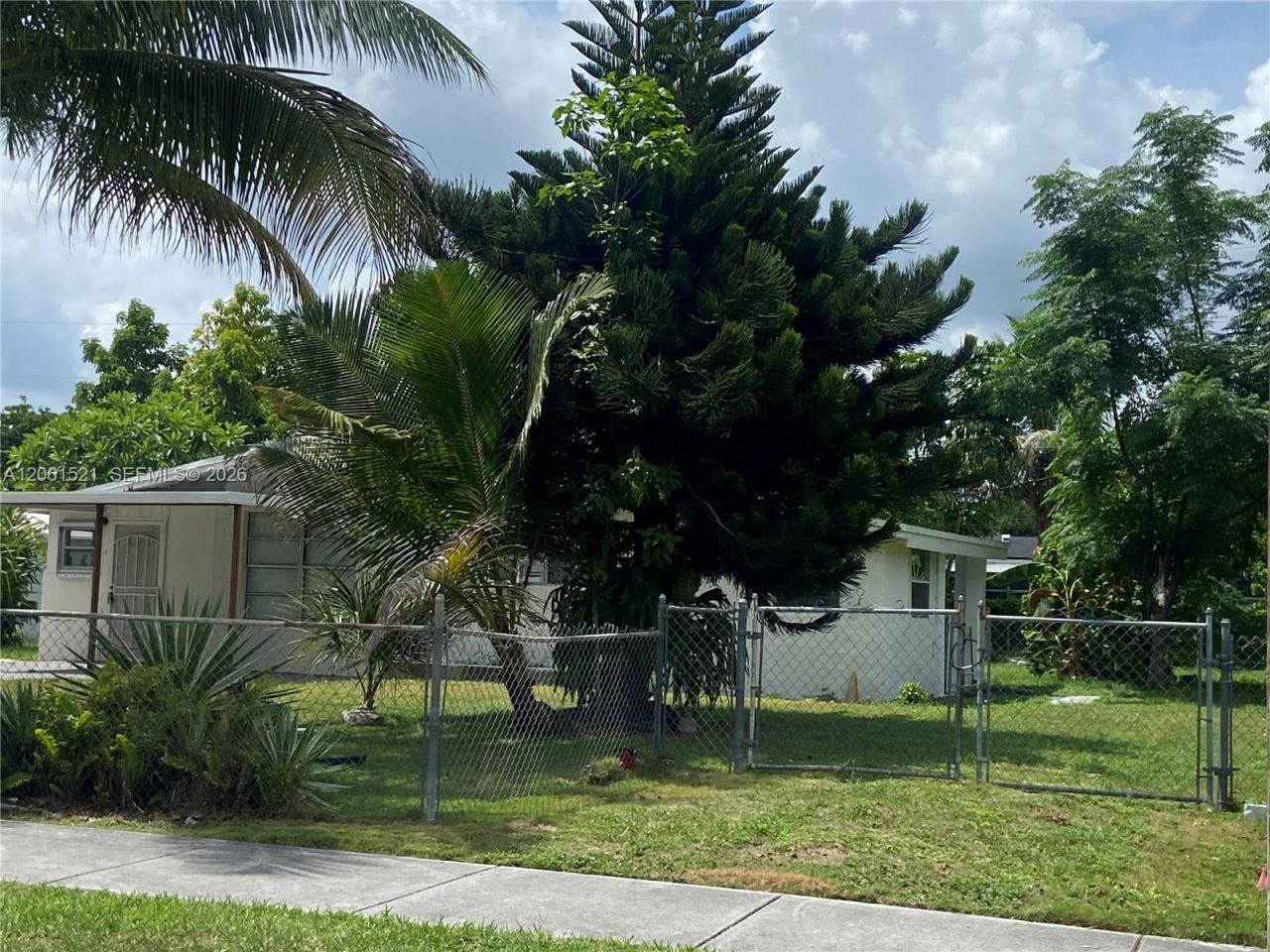 11530 SW 136th St, Miami, FL 33176 Photo