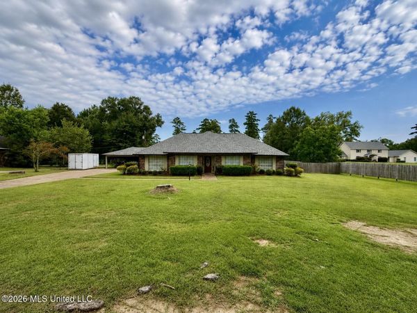 453 NW Oak Street, Magee, MS 39111