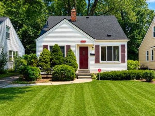 24264 Cloverlawn Avenue, Oak Park, MI 48237