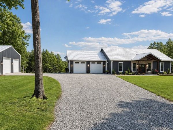 3931 Hwy 231 , Erin, TN 37061