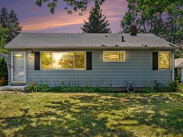 1460 Sherren Avenue E, Maplewood, MN 55109