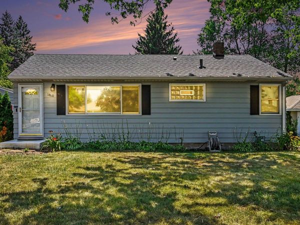 1460 Sherren Avenue E, Maplewood, MN 55109