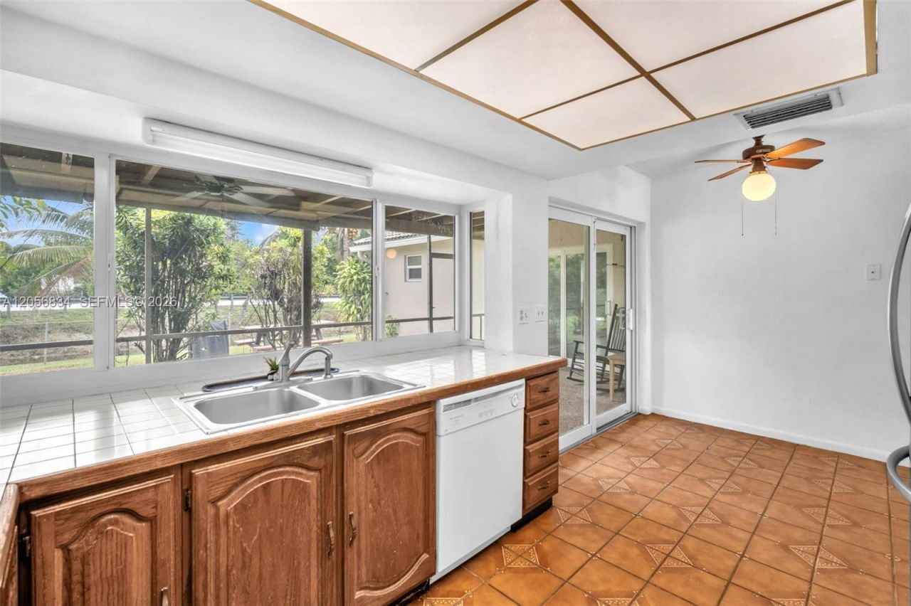 4770 SW 70th Ter, Davie, FL 33314 Photo
