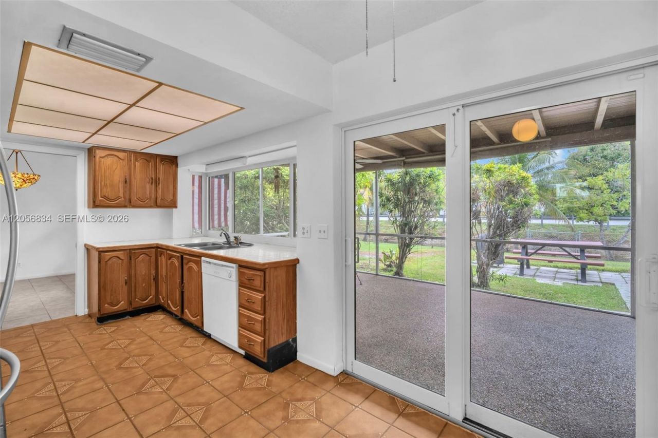 4770 SW 70th Ter, Davie, FL 33314 Photo
