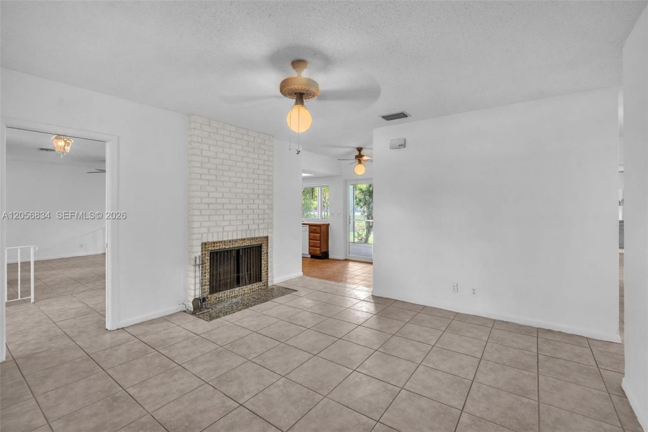 4770 SW 70th Ter, Davie, FL 33314 Photo