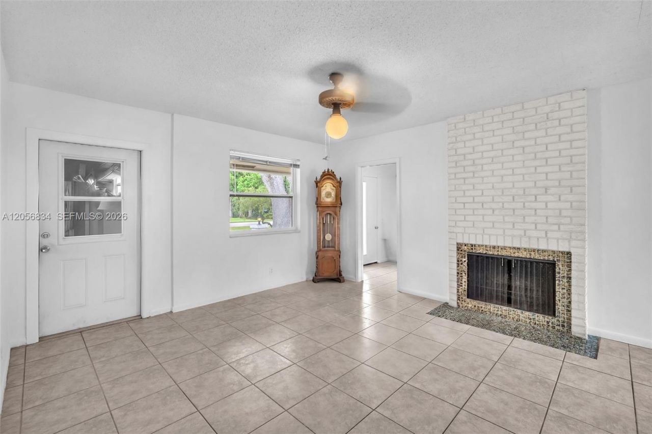 4770 SW 70th Ter, Davie, FL 33314 Photo