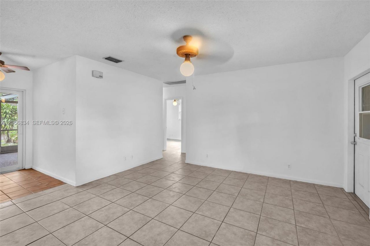 4770 SW 70th Ter, Davie, FL 33314 Photo