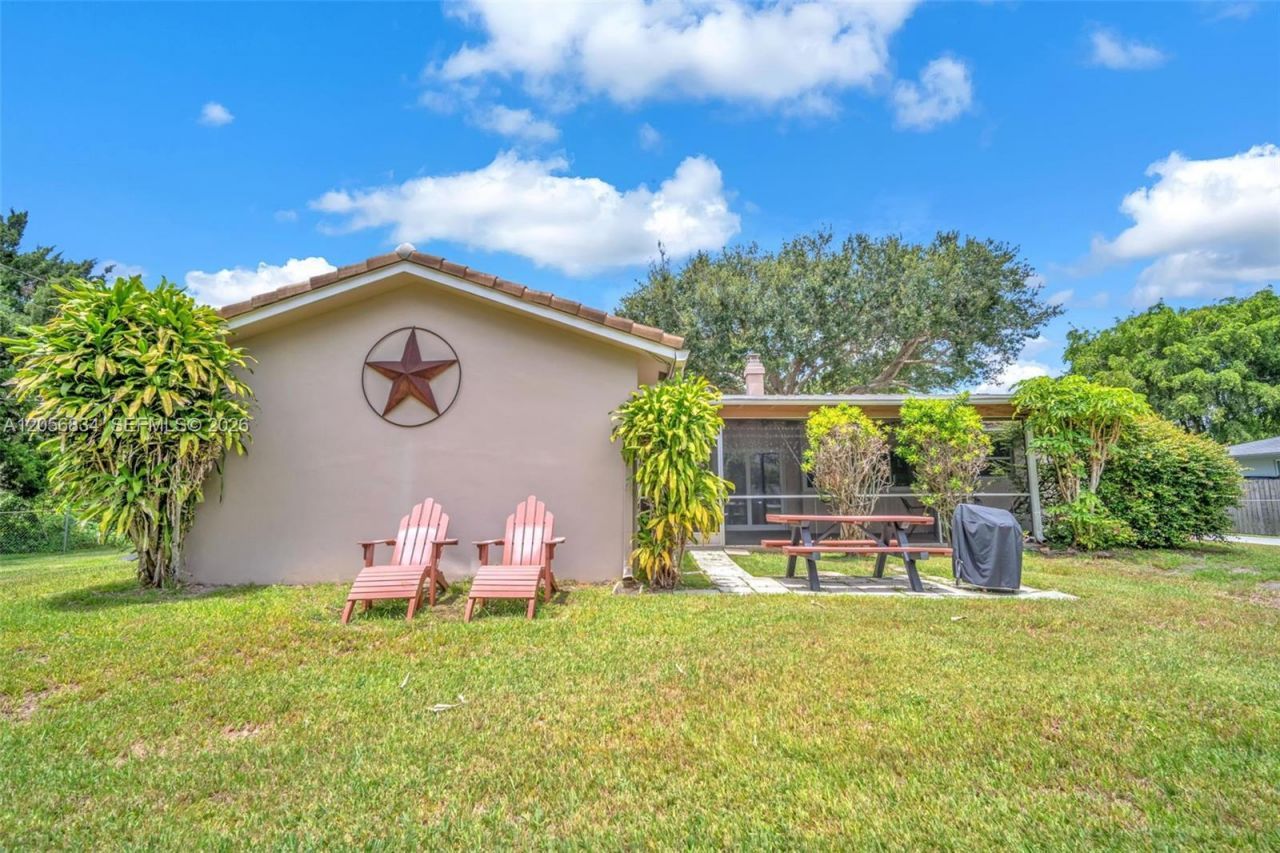 4770 SW 70th Ter, Davie, FL 33314 Photo