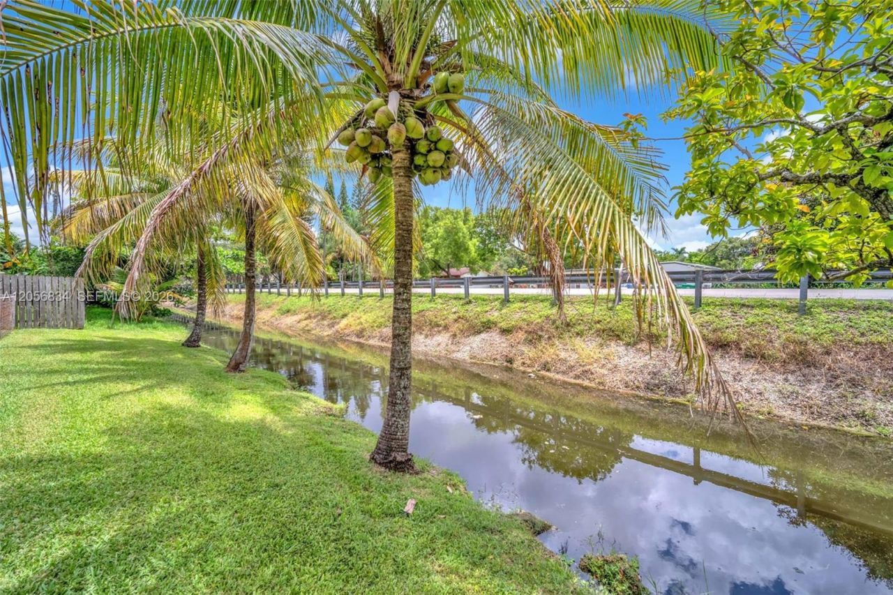 4770 SW 70th Ter, Davie, FL 33314 Photo
