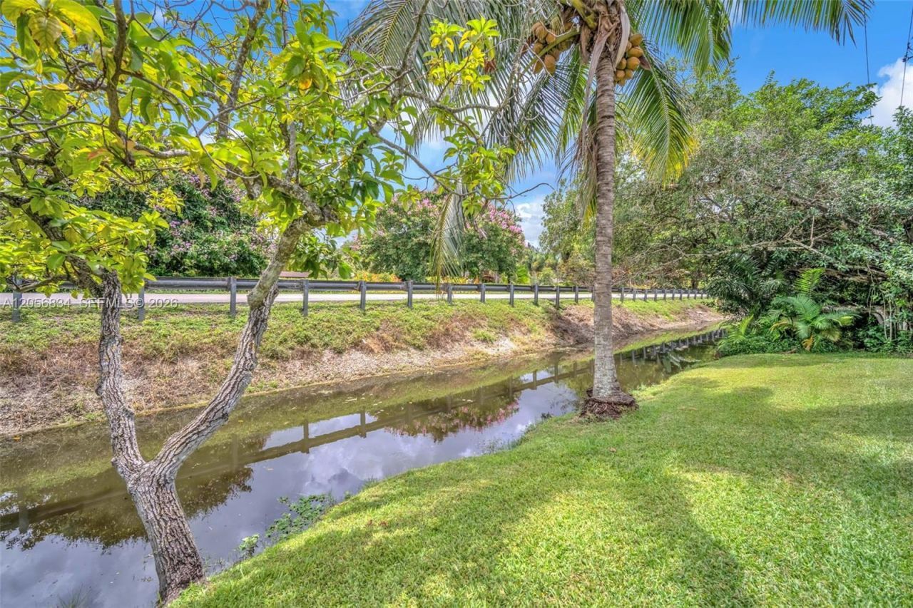 4770 SW 70th Ter, Davie, FL 33314 Photo