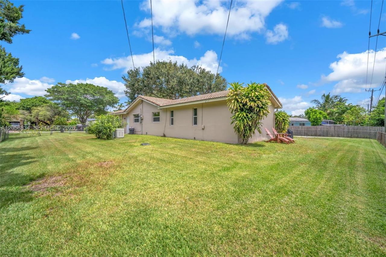 4770 SW 70th Ter, Davie, FL 33314 Photo