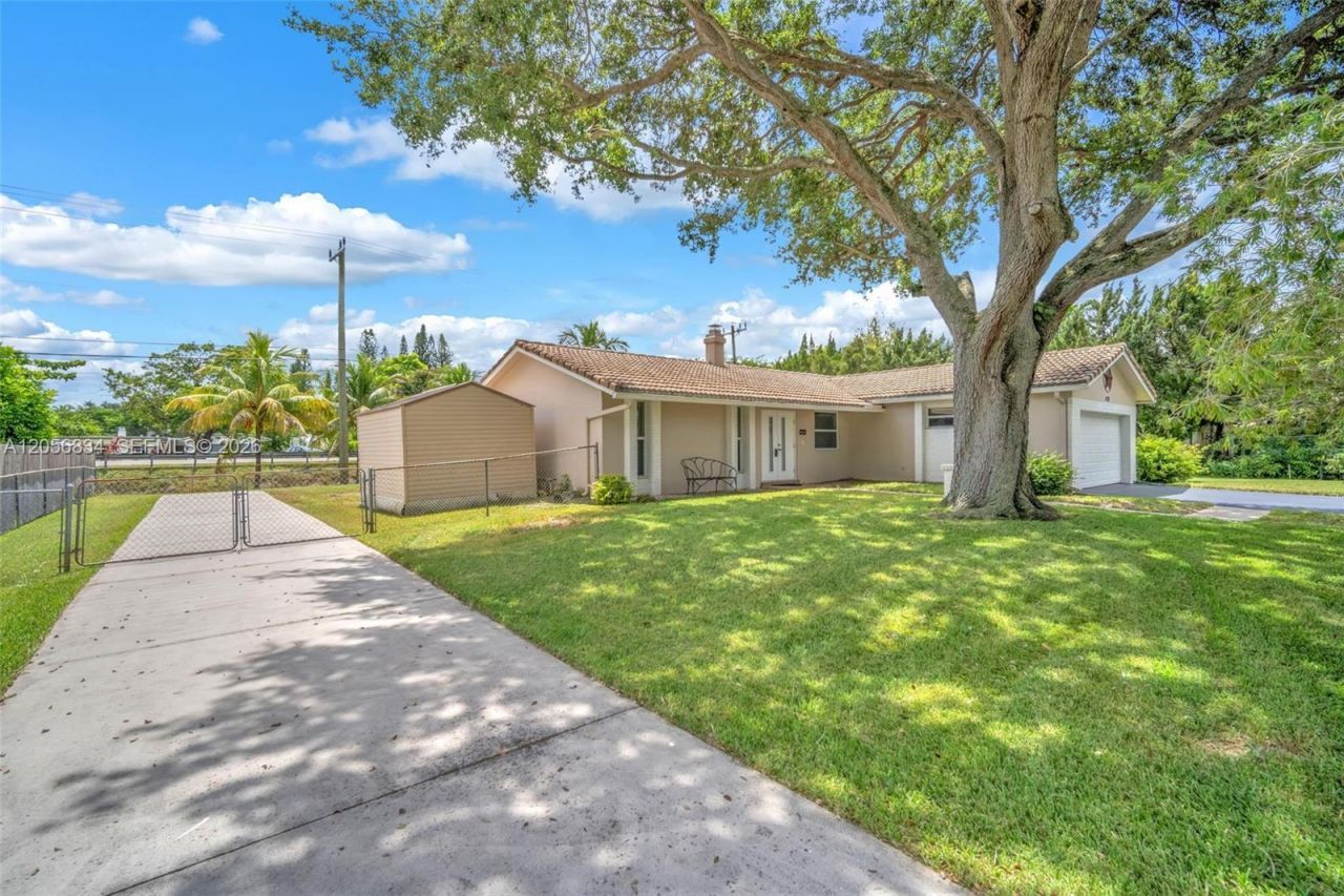 4770 SW 70th Ter, Davie, FL 33314 Photo