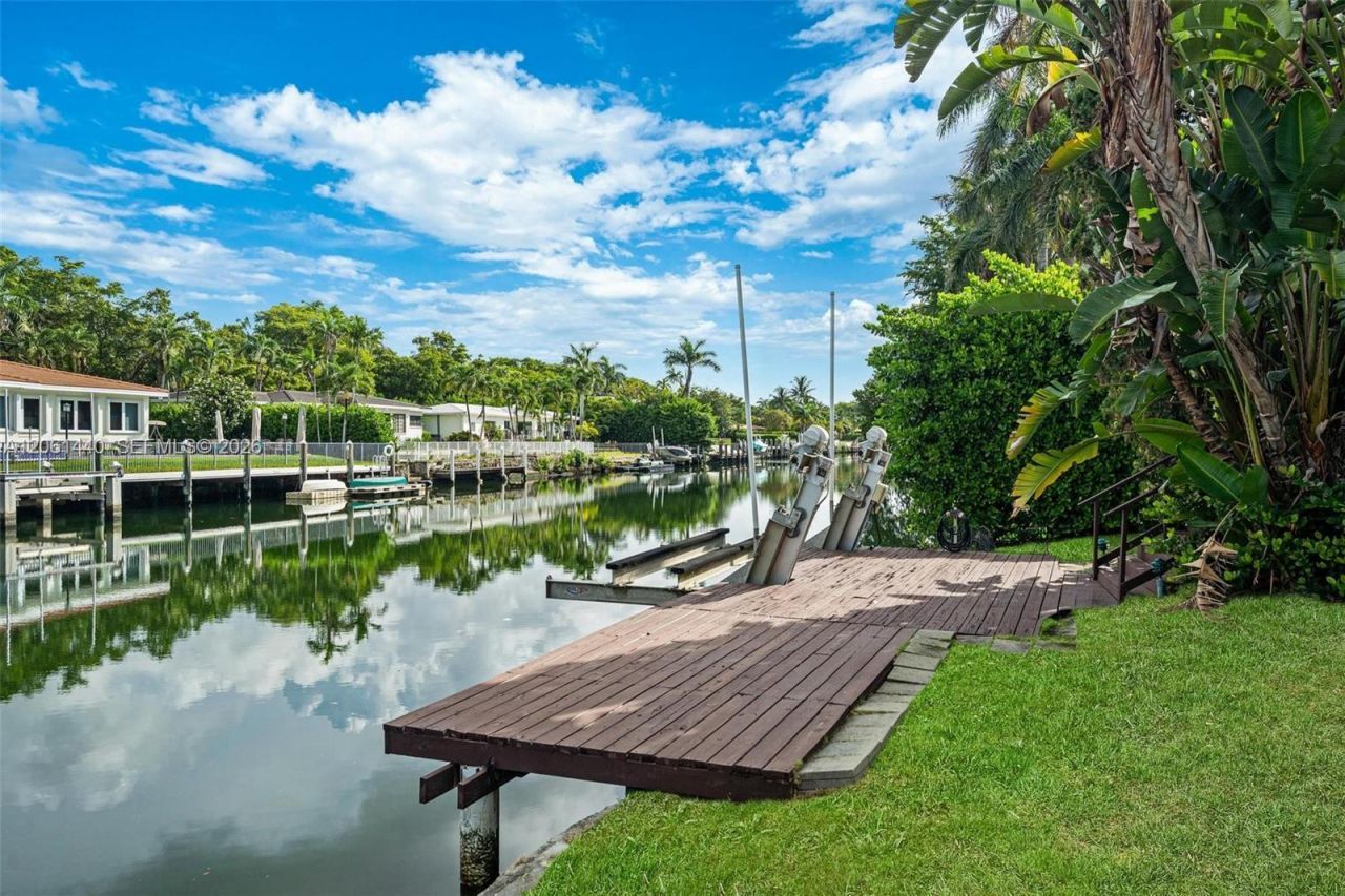 739 Blue Rd , Coral Gables, FL 33146 Photo