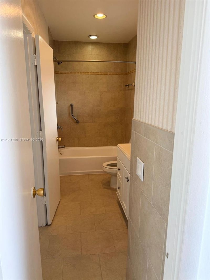 2200 Park Ln, Unit 311, Hollywood, FL 33021 Photo